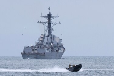 Cazas venezolanos sobrevolaron un buque de la Armada de Estados Unidos en el Caribe