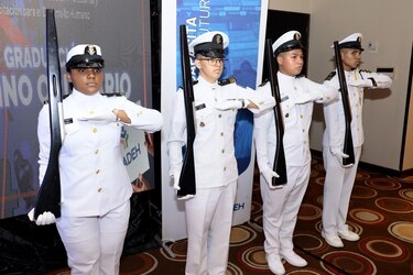 Panamá suma 260 nuevos marinos ordinarios