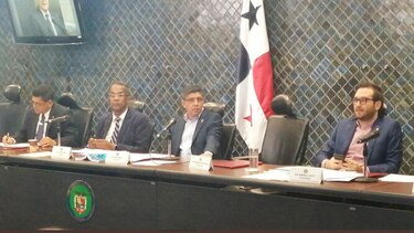 Comisión de Gobierno entrevista a 13 aspirantes a la Defensoría del Pueblo