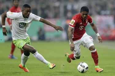 Douglas Costa y Neuer llevan al Bayern Múnich a los cuartos de final