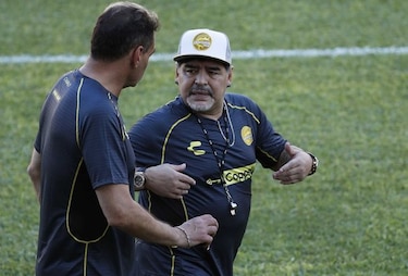 Maradona se confiesa en México y recibe a su nuevo equipo como si fuera un hijo