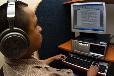 Colombia implanta programa para acceso a internet de discapacitados visuales