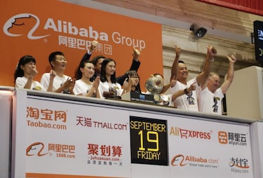Alibaba cierra su primer día en Wall Street con una subida del 38%