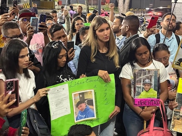 Familias inician vigilia para pedir la libertad de los venezolanos presos en El Salvador