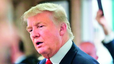 Clinton y Trump retoman su campaña electoral