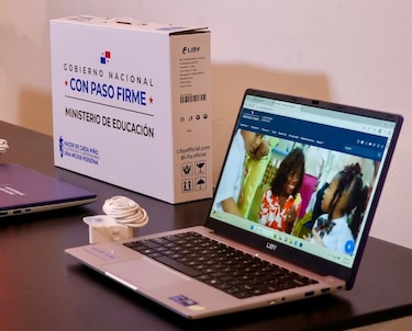 Meduca contrató $28.4 millones por 54,000 laptops para docentes: ¿cumplen lo exigido?