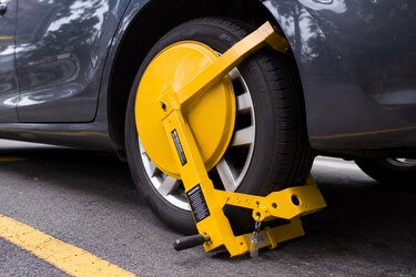 ¿Llegarán las ‘arañas’ a Panamá? Analizan inmovilizar vehículos mal estacionados