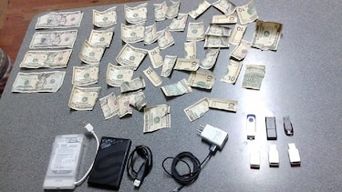 Decomisan memorias USB y discos duros en la celda de Martinelli en El Renacer