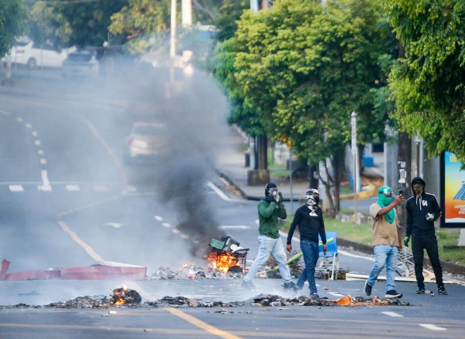 Niña de 4 años sufre grave fractura en la cabeza tras ataque con piedra durante protesta