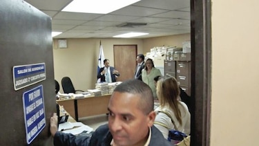 Fiscal solicita juicio para 11 personas en audiencia por desfalco millonario en Financial Pacific