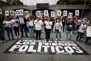 Unos 25 presos políticos excarcelados en Venezuela tras promesa de liberaciones, dice ONG