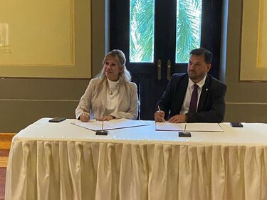 Diplomáticos de carrera buscan transparentar el servicio exterior