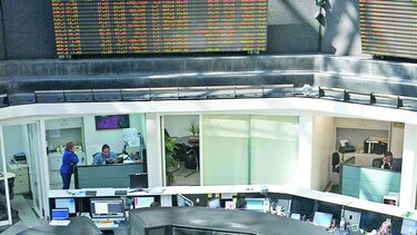 Bolsa cae por futuro de tasas