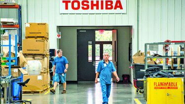 Caen acciones de Toshiba