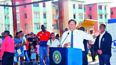 Presidente Varela entrega avión y obras