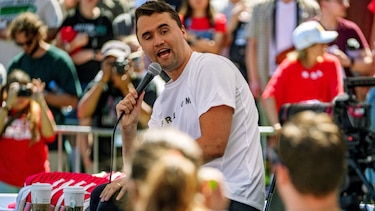 Muere el comentarista Charlie Kirk, aliado de Trump, tras un disparo en el cuello