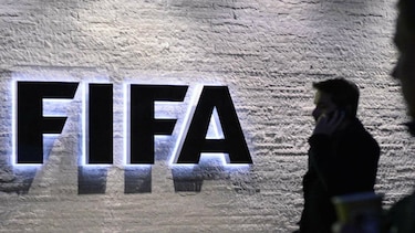 Policía suiza realiza operativo en FIFA por caso Blatter