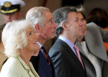Príncipe Carlos reza por la paz de Colombia