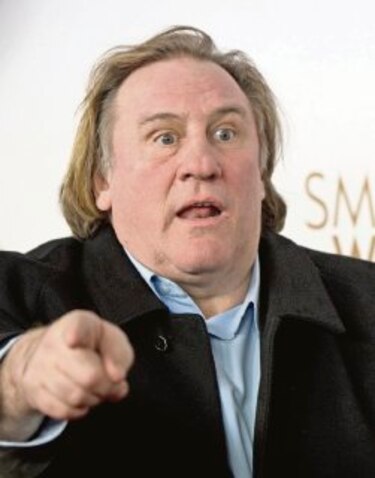 Depardieu, ebrio en un acto de la I Guerra Mundial