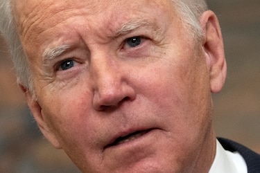 Biden hablará con aliados el lunes para coordinar la respuesta a invasión de Ucrania