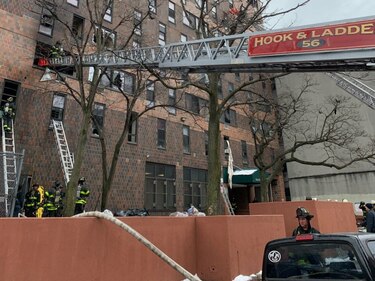Al menos 19 muertos en un incendio en Nueva York, informa alcalde