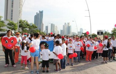 Marcha por el 'Día Mundial del Corazón' en la cinta costera