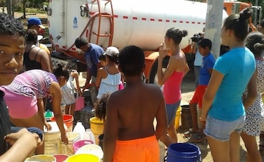 Al menos 12 mil galones de agua diarios se distribuyen en 25 pueblos santeños