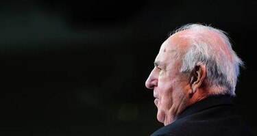 Excanciller alemán Helmut Kohl está hospitalizado