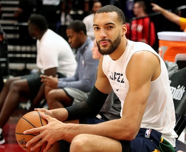 Jugadores de la NBA recibirán sus salarios completos para la próxima quincena del 15 de abril