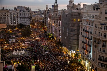 Una marea humana toma el centro de València para exigir la dimisión de Mazón y su Consell