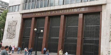 Colombia reduce tasa de interés por primera vez en casi dos años