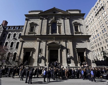 Celebridades asisten a funeral de Óscar de la Renta