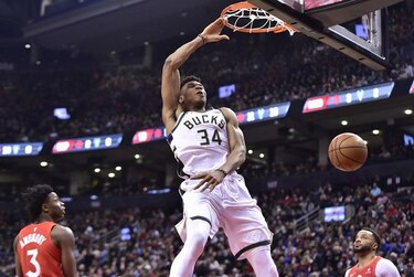 Bucks desactivan a Raptors y demuestran por qué dominan el Este en la NBA