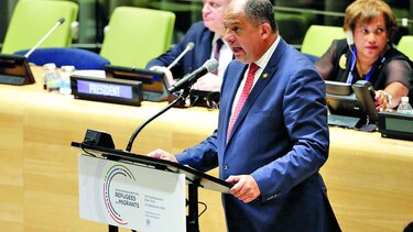 Postura de Solís desata polémica