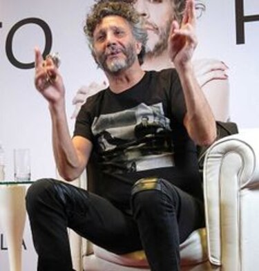 Fito Páez lucha por la libertad en un cuerpo de mujer