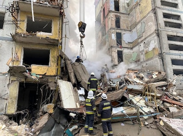 Nuevo ataque ruso en Zaporiyia afecta a varias plantas de un edificio
