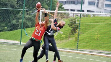 Brader Raiders dominan la Varsity