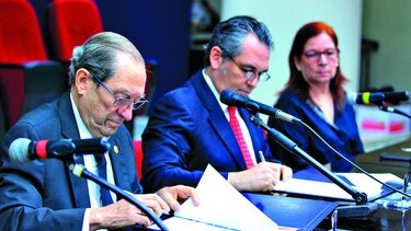 Comisión 20 de Diciembre analiza 10 mil expedientes