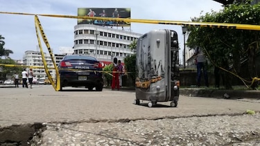 Reabren la Plaza 5 de Mayo; expertos informaron que la maleta estaba vacía