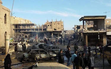 Seguidores del EI se esconden entre los civiles de Al Raqa, según activista