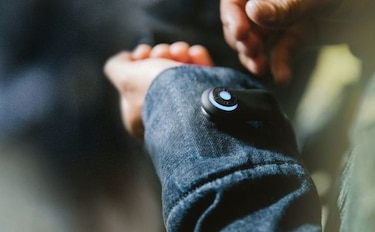 Google introduce controles táctiles en chaqueta de Levi Strauss