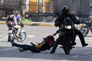 Qué consecuencias ha tenido en Venezuela el disputado resultado de las elecciones presidenciales de hace un año
