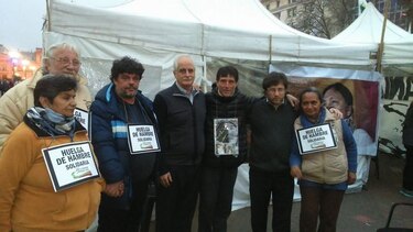 Argentina: Un cura y tres activistas inician huelga de hambre por dirigente social presa