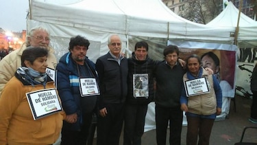 Argentina: Un cura y tres activistas inician huelga de hambre por dirigente social presa