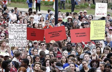 Estudiantes en Estados Unidos protestan contra la violencia