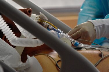 OMS advierte que la pandemia está lejos de terminar