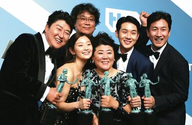 ‘Parasite’ se llena de premios  camino al Oscar
