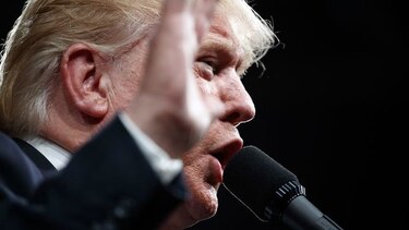 Trump recorta las distancias con Clinton y pone a los mercados en vilo