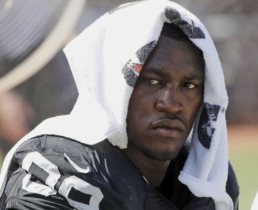 Raiders despiden a Aldon Smith tras último roce con la ley
