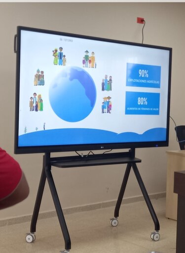 En la recta final del gobierno de Cortizo, el Meduca gastó $8 millones en televisores interactivos, más del doble del costo usual